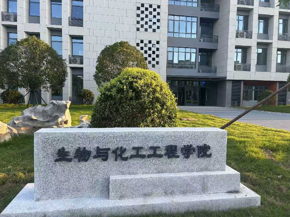 扎兰屯市扬州职业大学体育场高杆灯项目